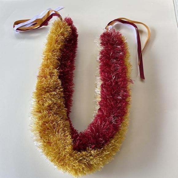 Hawaiian Custom Red Gold Off-White Eyelash Yarn Lei Graduation Celebration - Picture 15 of 15